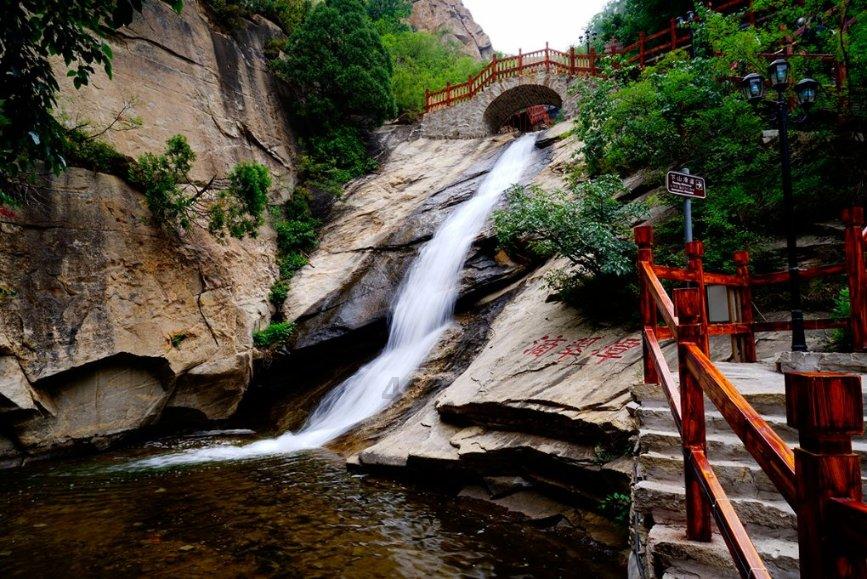 青岛队记:杨瀚森去医院路上就好了,赛程太密集有点力竭了