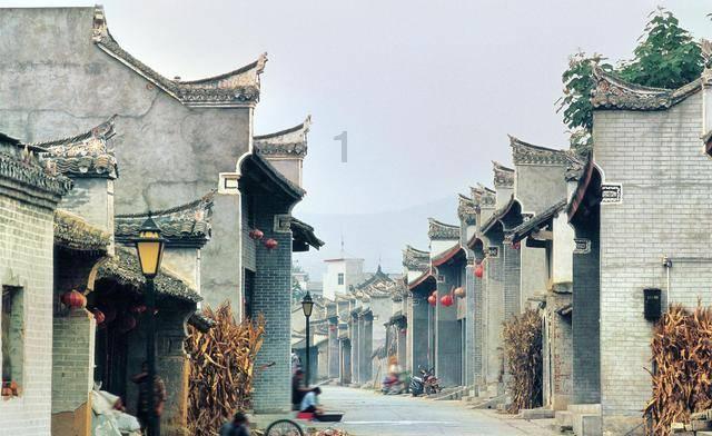 春节将至,年味渐浓,各地推出特色消费活动,丰富节日体验