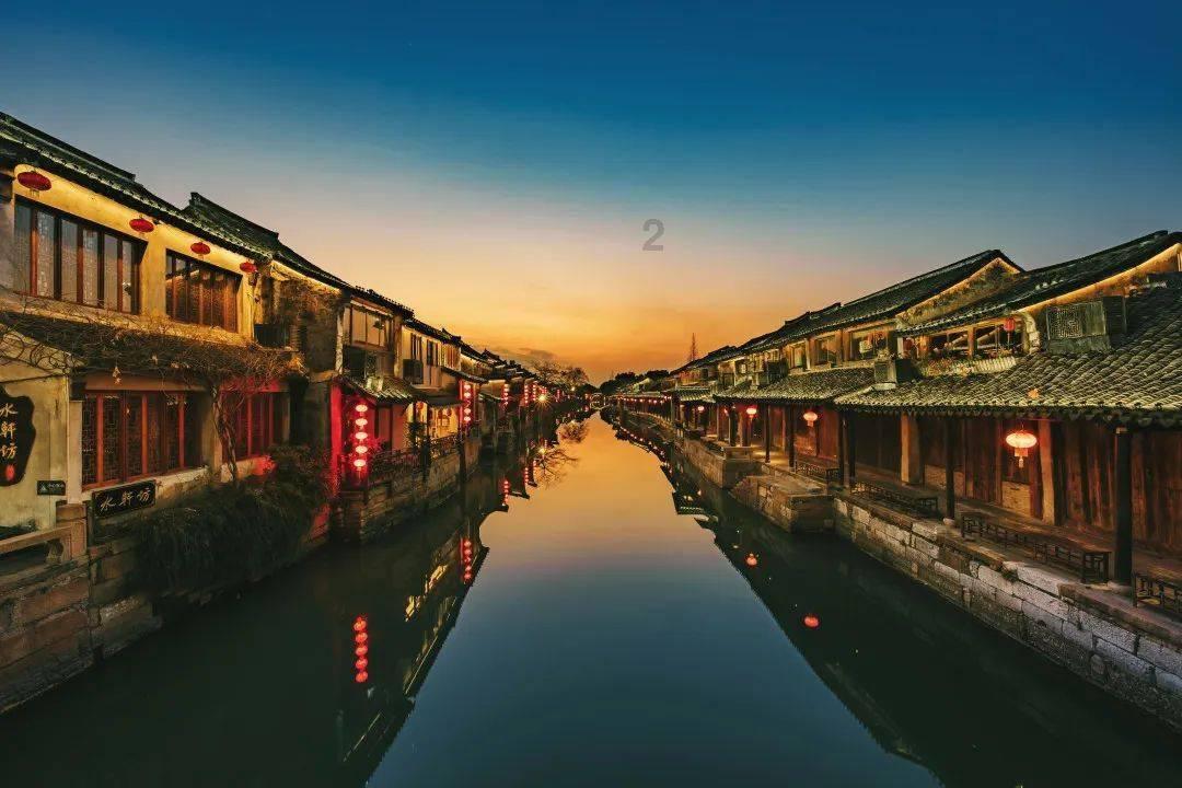 深耕年货场景11年 百草味年的味道坚果礼盒荣获“年度产品”奖
